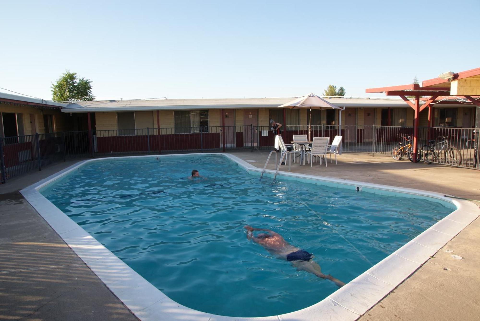 Gateway Inn Red Bluff Bagian luar foto